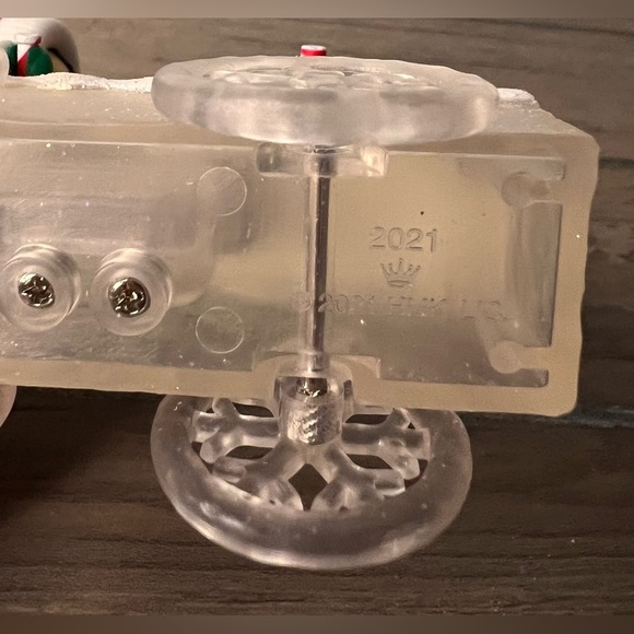 Hallmark Keepsake Ornament NEW 2021 Handcar High Jinks” Frosty & his penguin pal - Picture 8 of 10